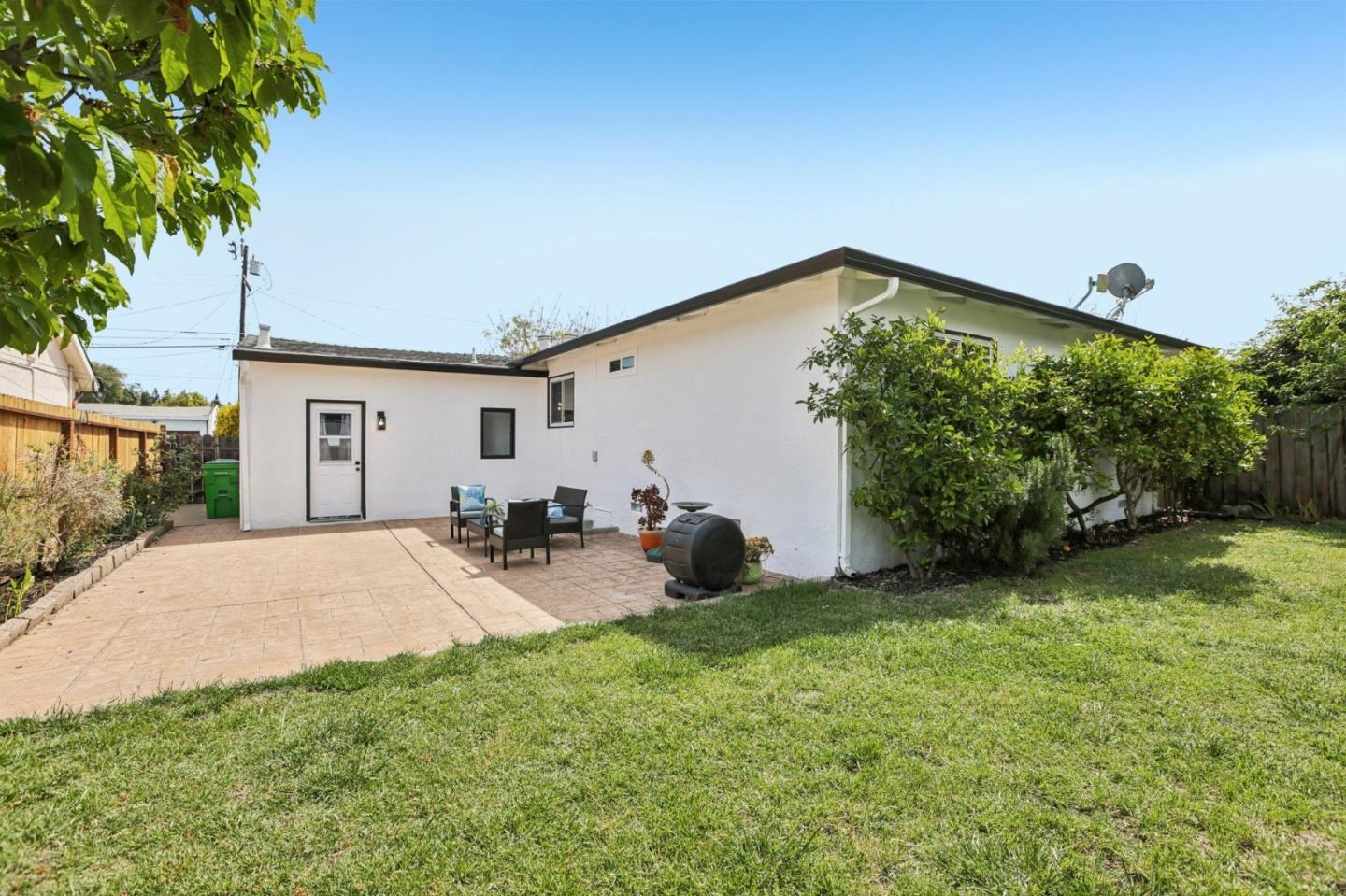 18263 Melrose Avenue