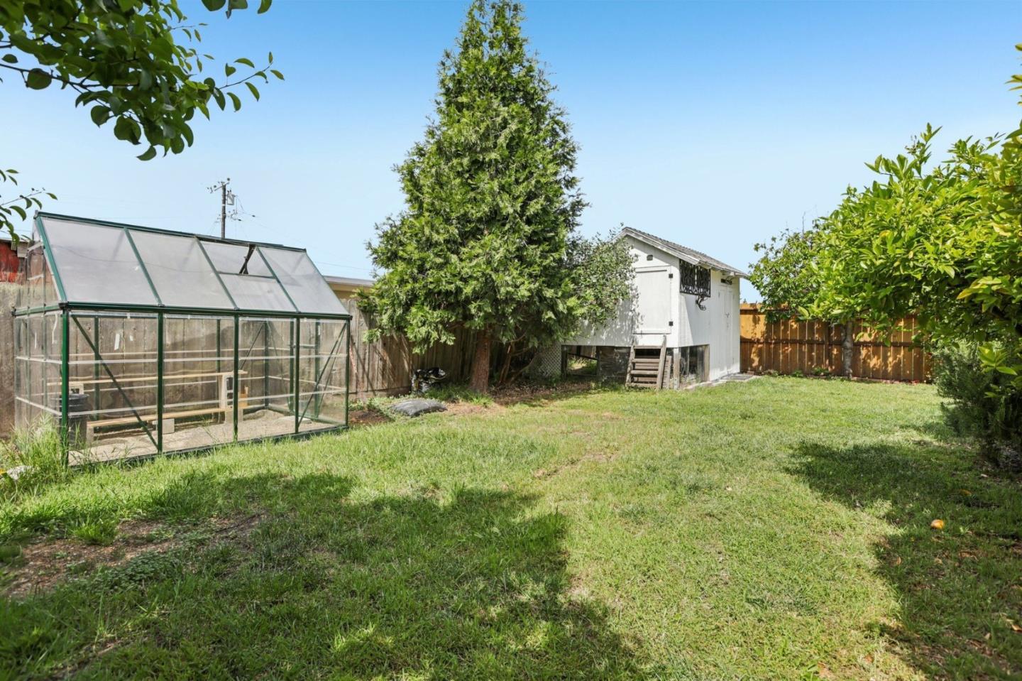 18263 Melrose Avenue