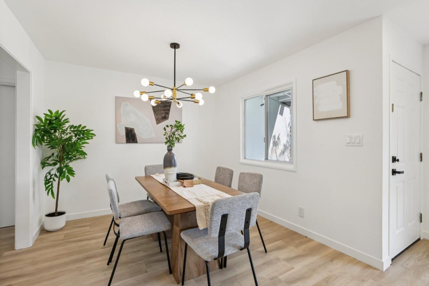 18263 Melrose Avenue