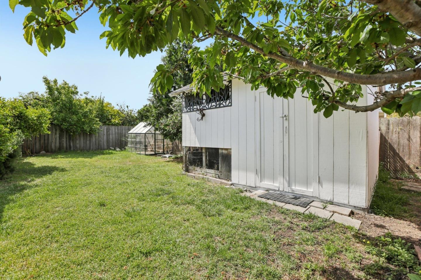 18263 Melrose Avenue