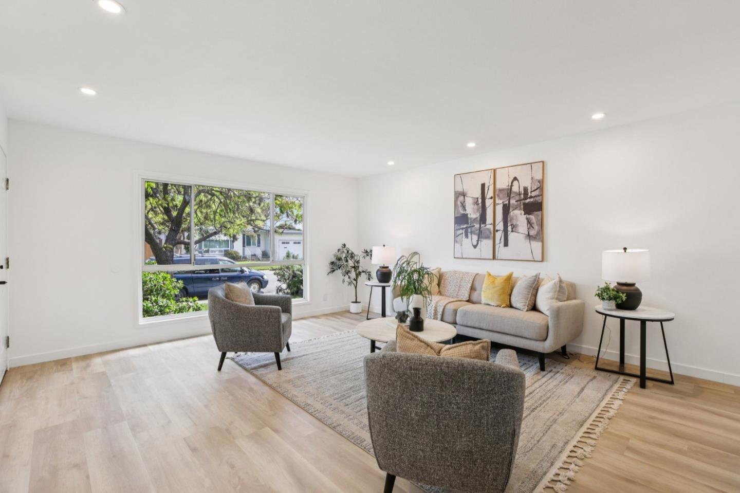 18263 Melrose Avenue