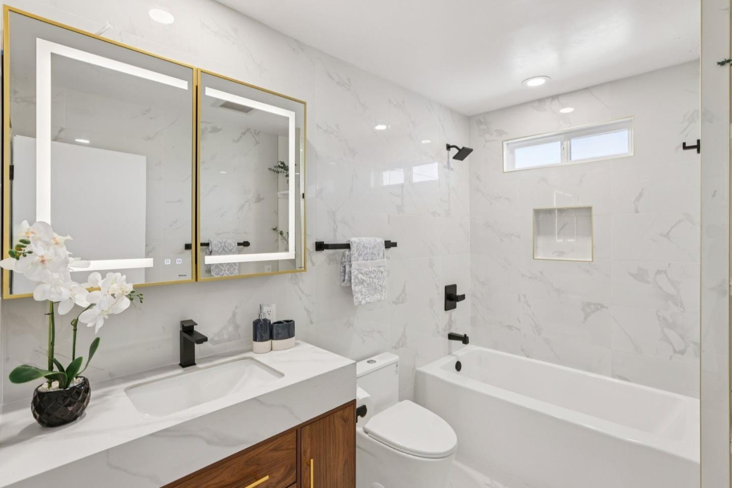 18263 Melrose Avenue