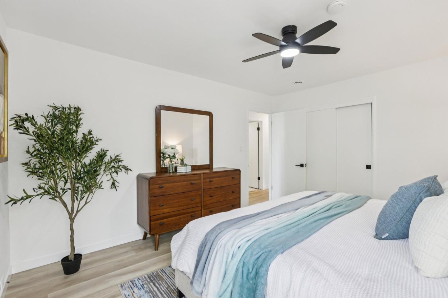 18263 Melrose Avenue