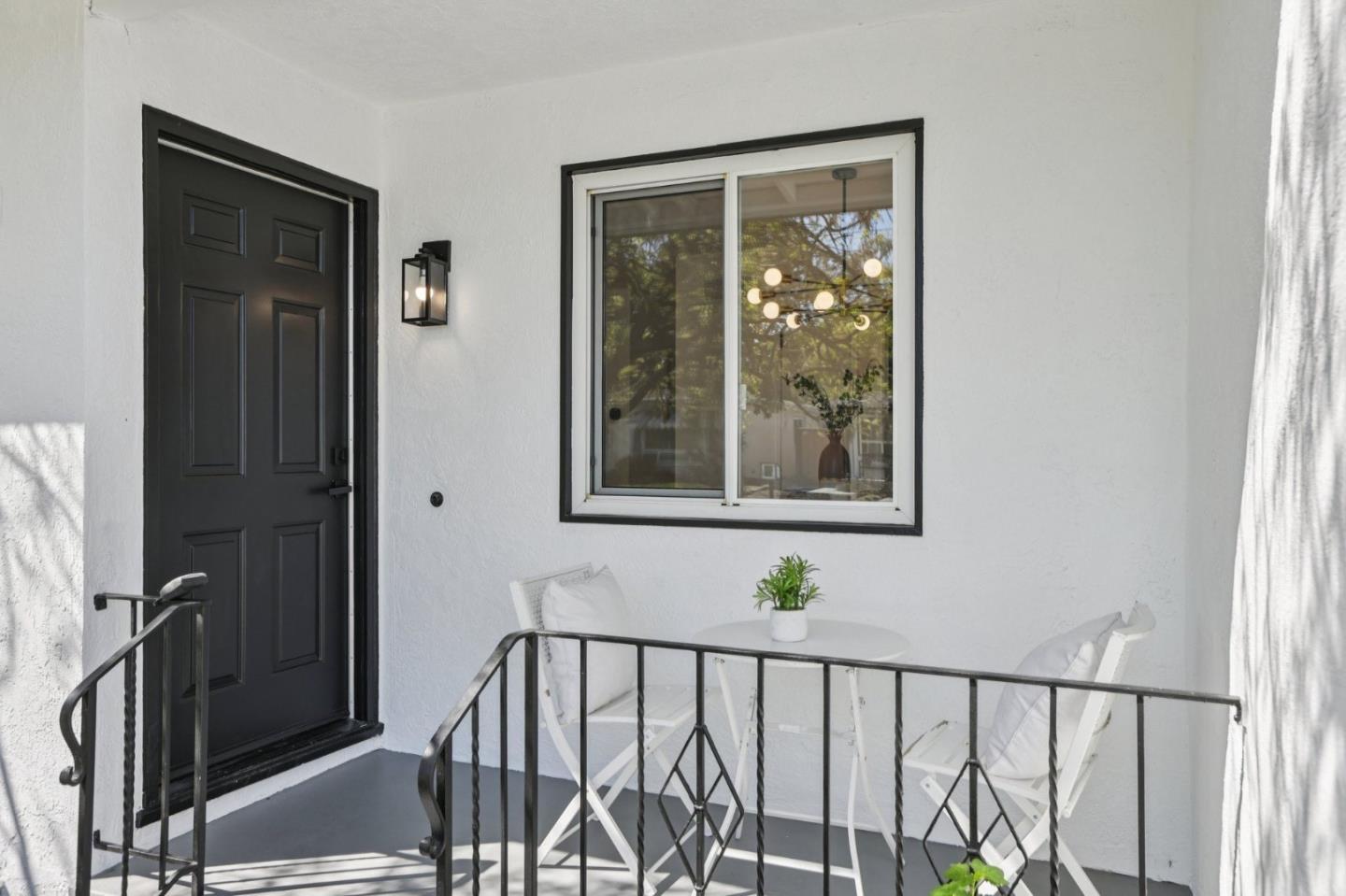 18263 Melrose Avenue