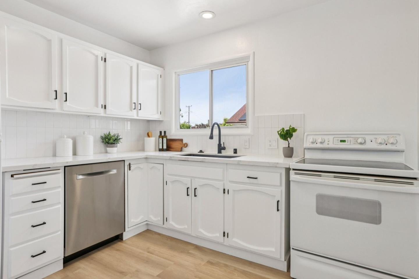 18263 Melrose Avenue