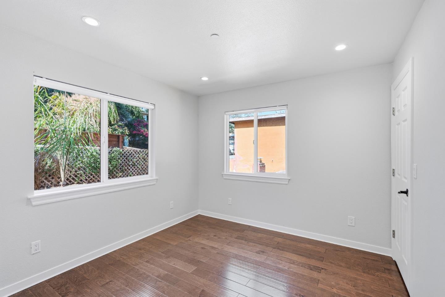 6188 Oakdale AVE