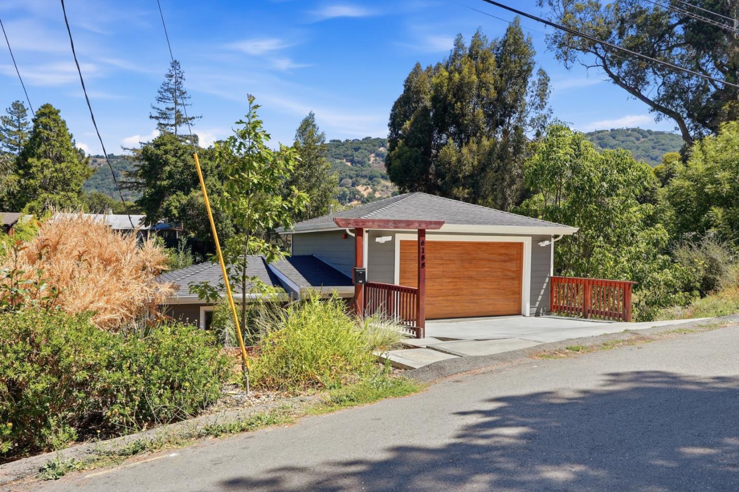 6188 Oakdale AVE