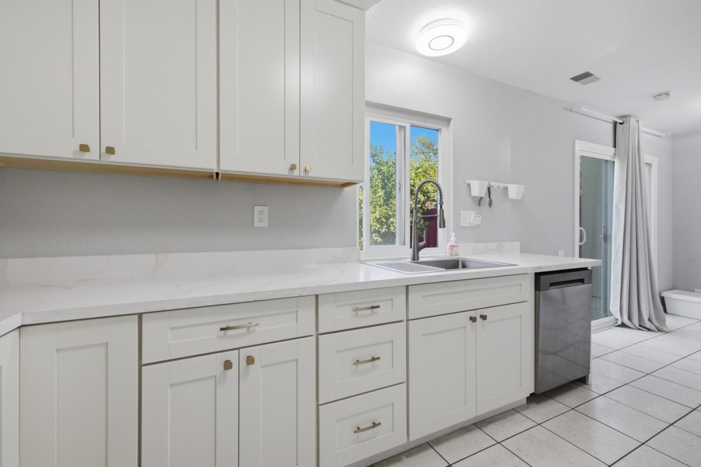 1355 Mcquesten C