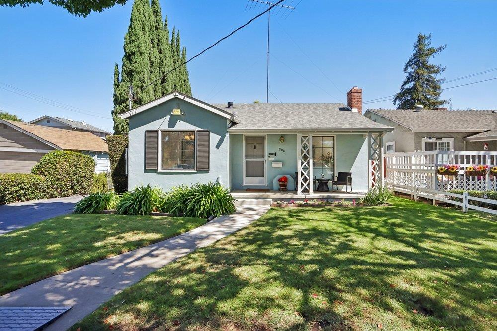 806 Harliss AVE