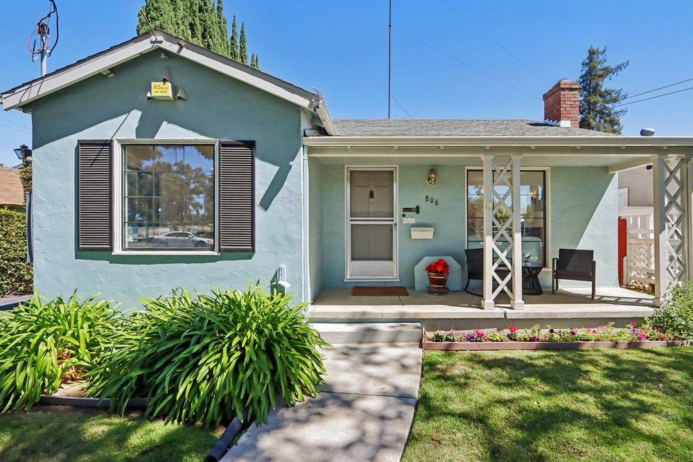 806 Harliss AVE
