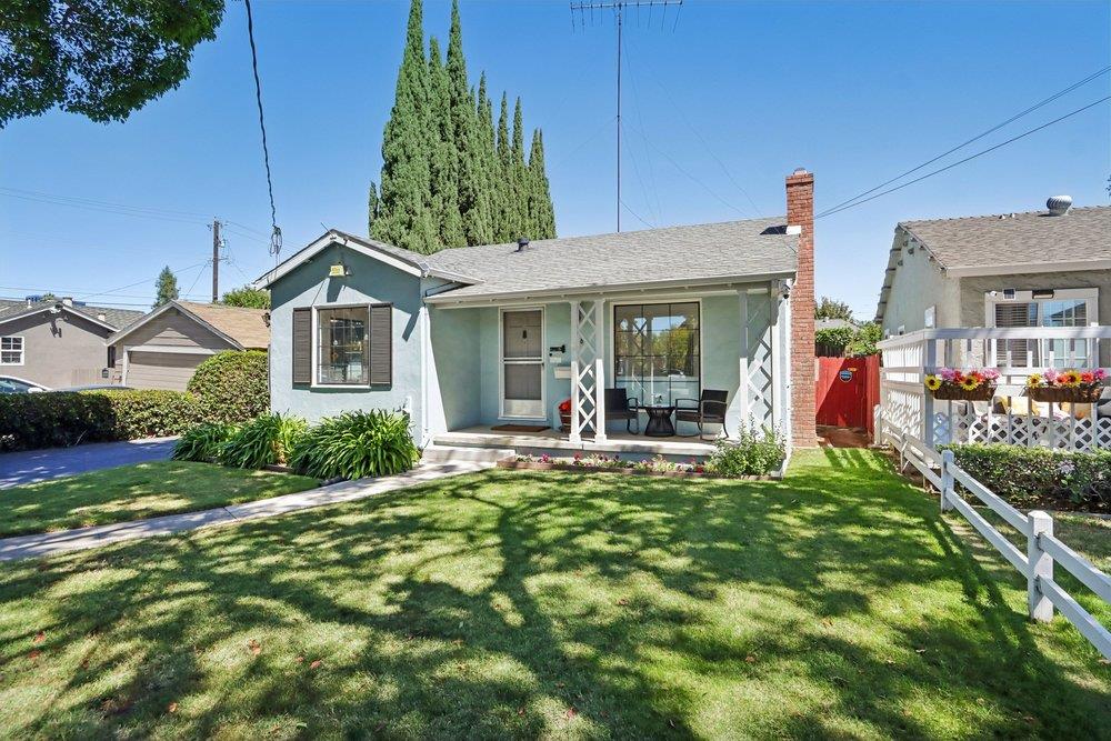 806 Harliss AVE