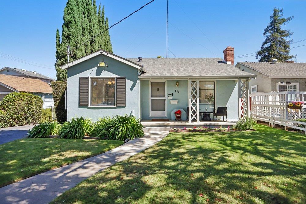 806 Harliss AVE