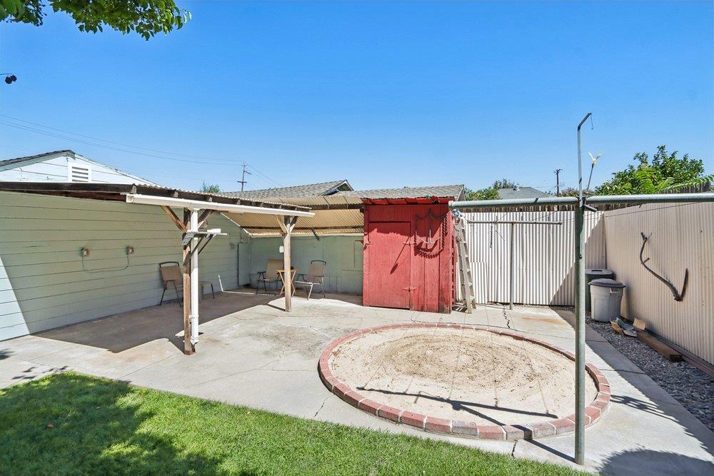 806 Harliss AVE