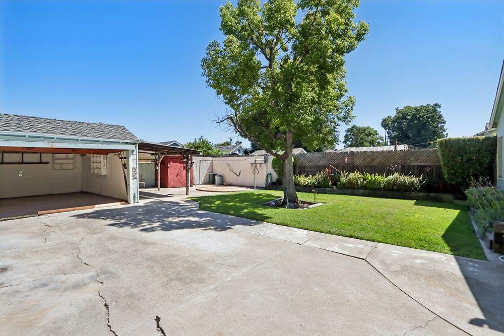 806 Harliss AVE