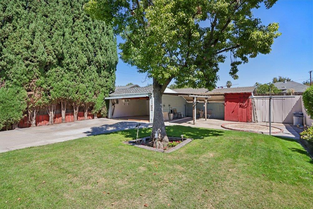 806 Harliss AVE