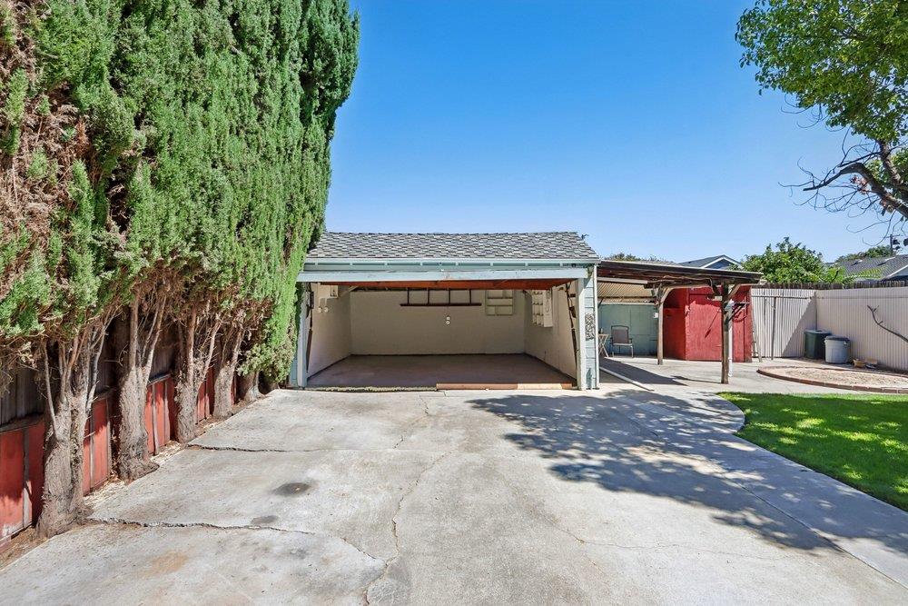 806 Harliss AVE