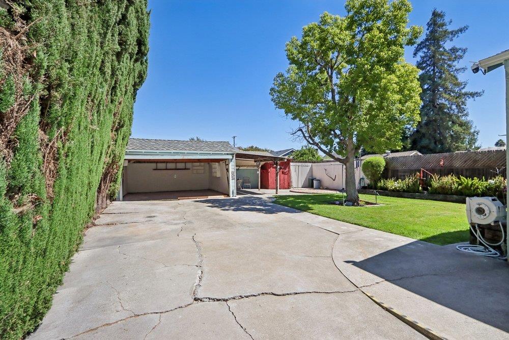 806 Harliss AVE