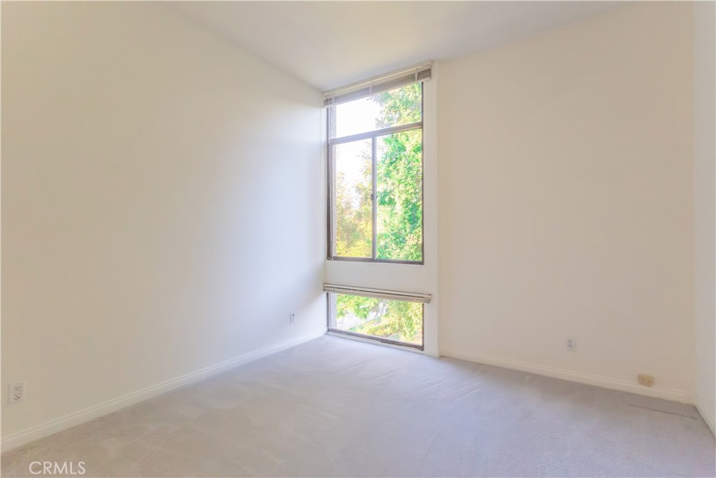 484 E California Boulevard 21