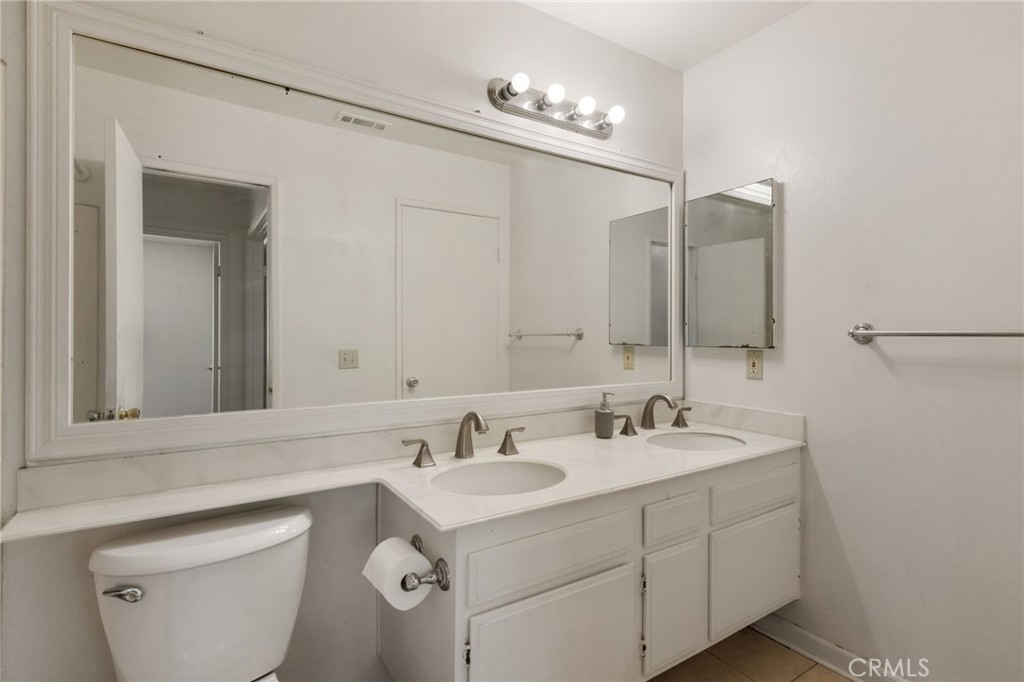 21600 Laurelrim B