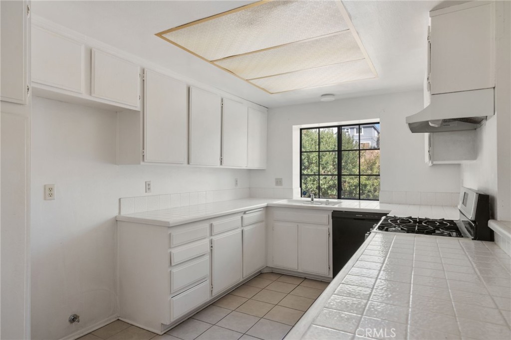 21600 Laurelrim B