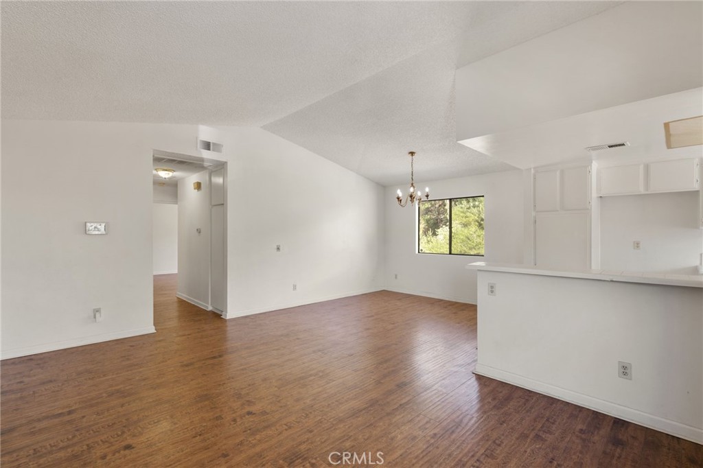 21600 Laurelrim B