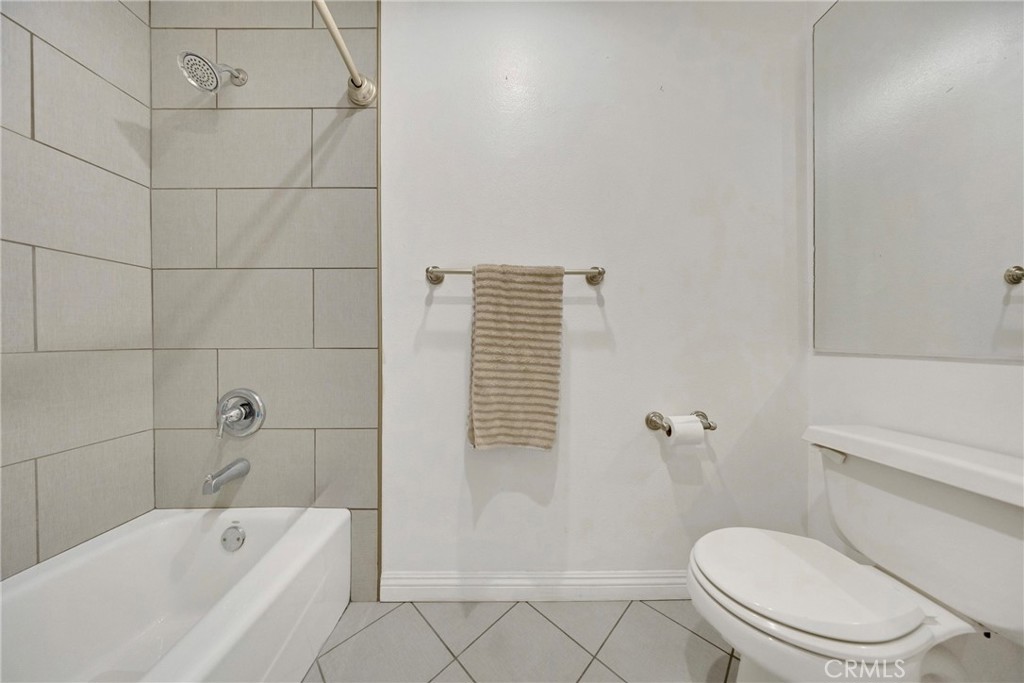 1541 S Bedford 205