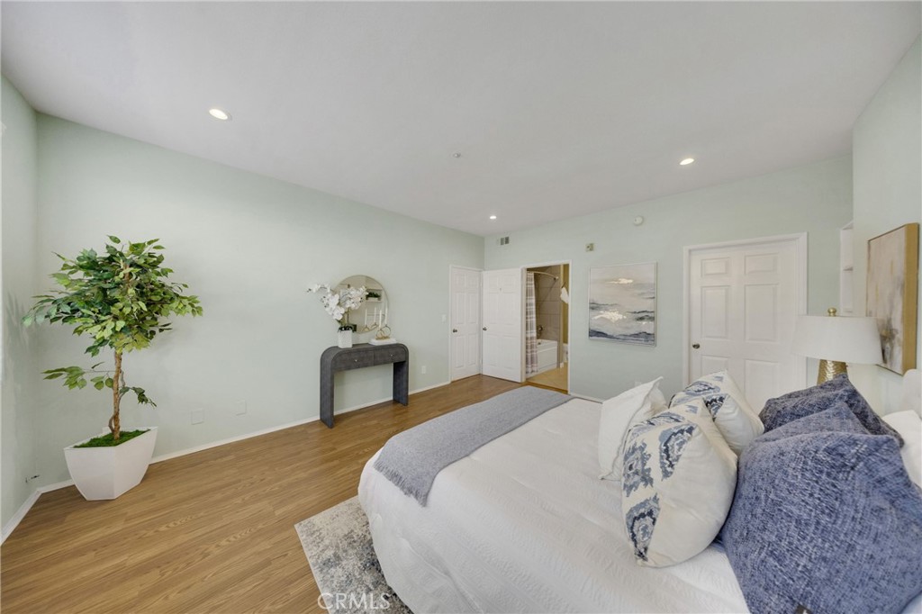 1541 S Bedford 205