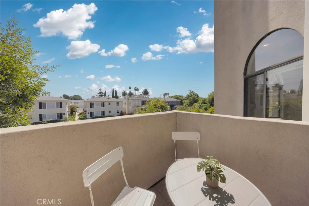 1541 S Bedford 205