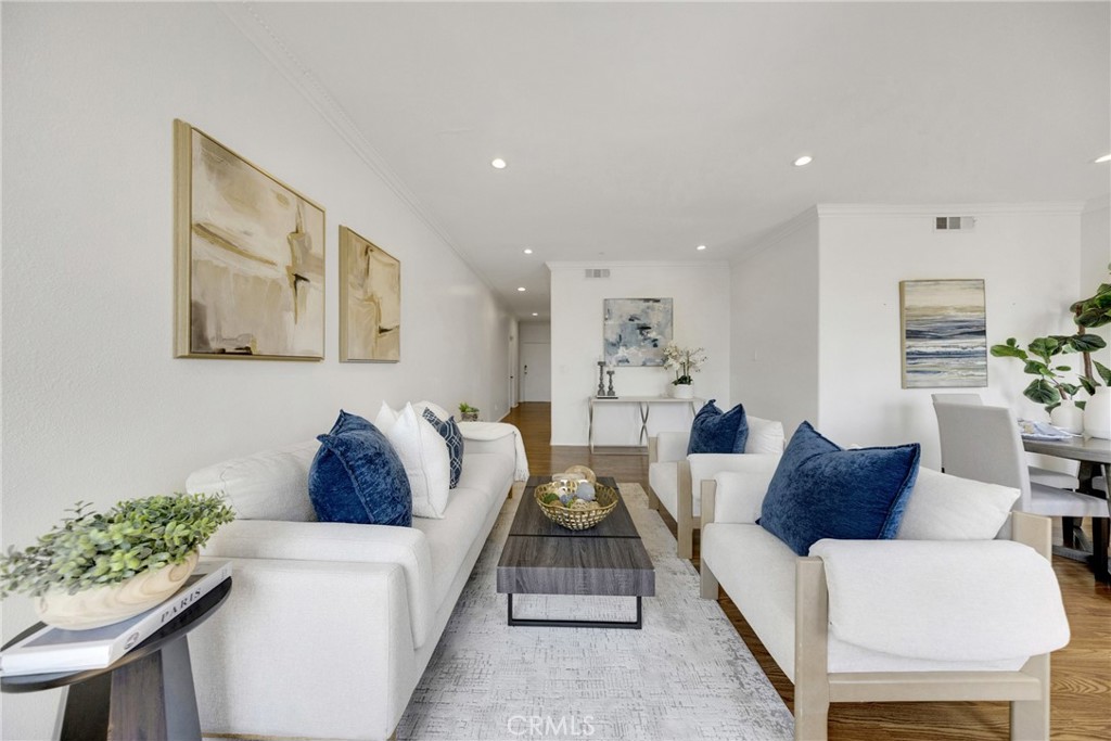 1541 S Bedford 205