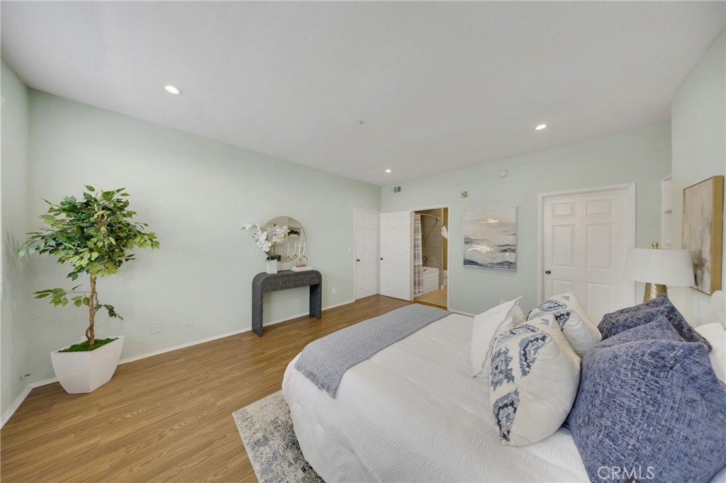 1541 S Bedford 205