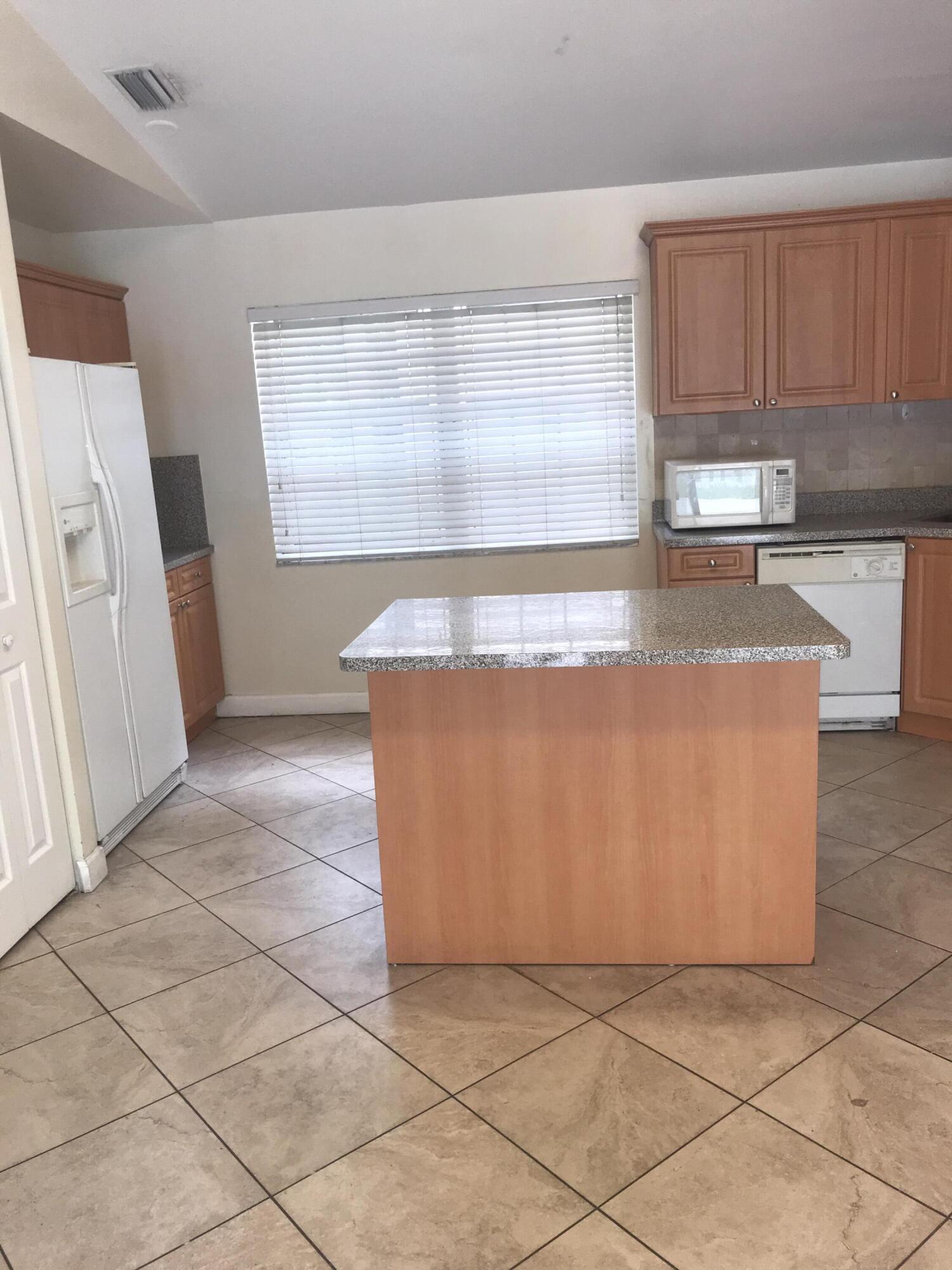845 NW 98th Avenue