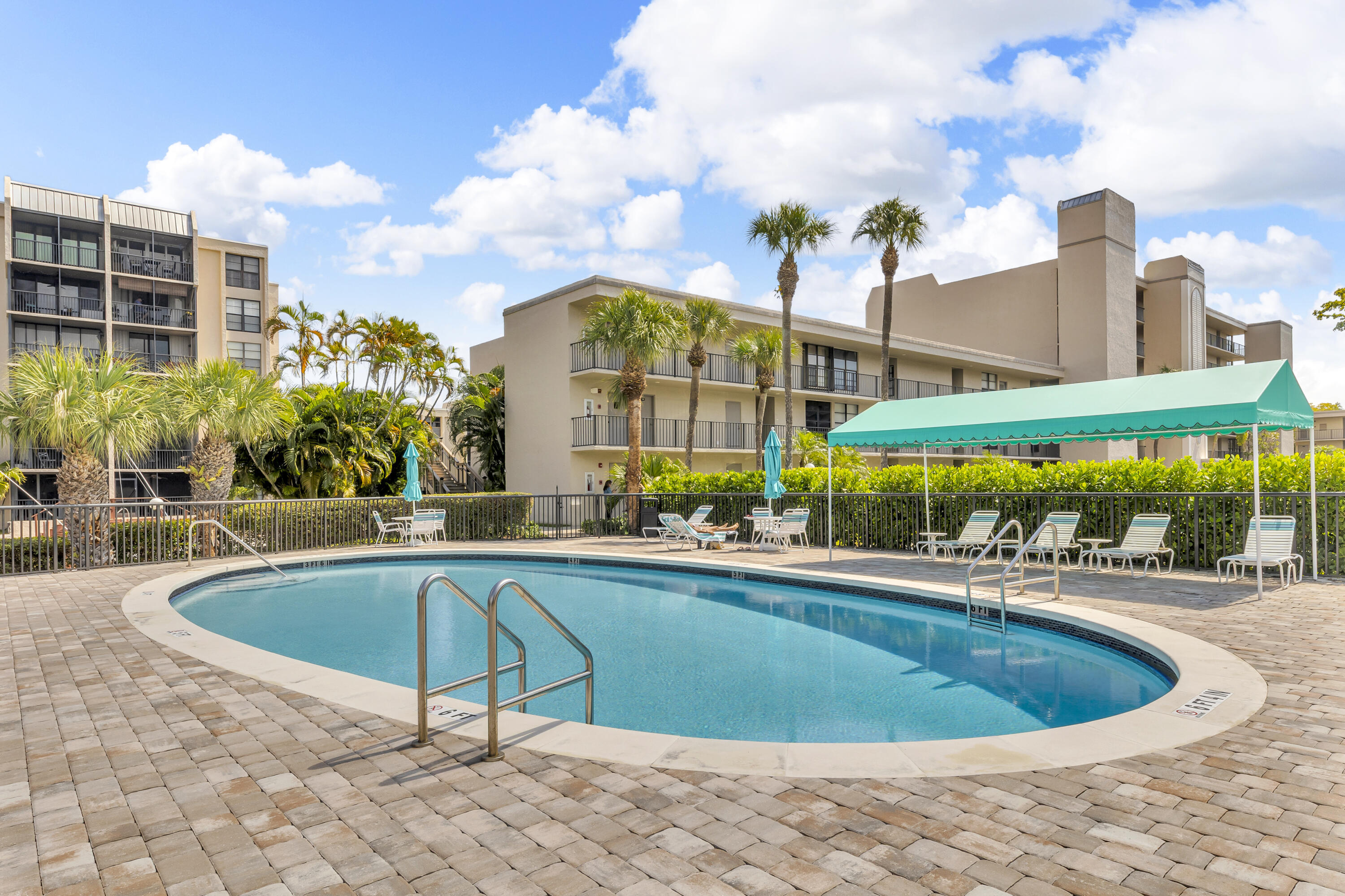 6 ROYAL PALM Way 307