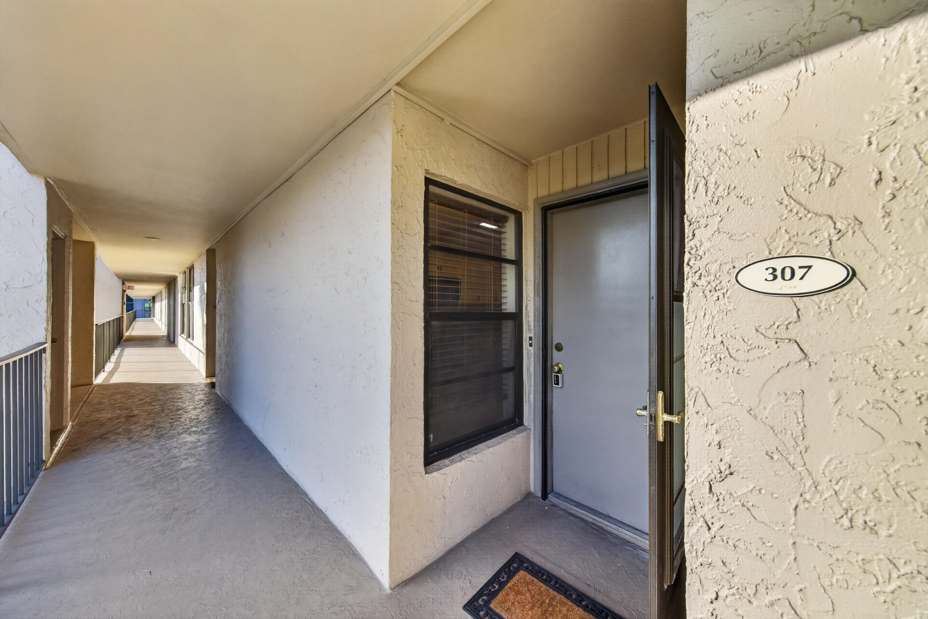 6 ROYAL PALM Way 307