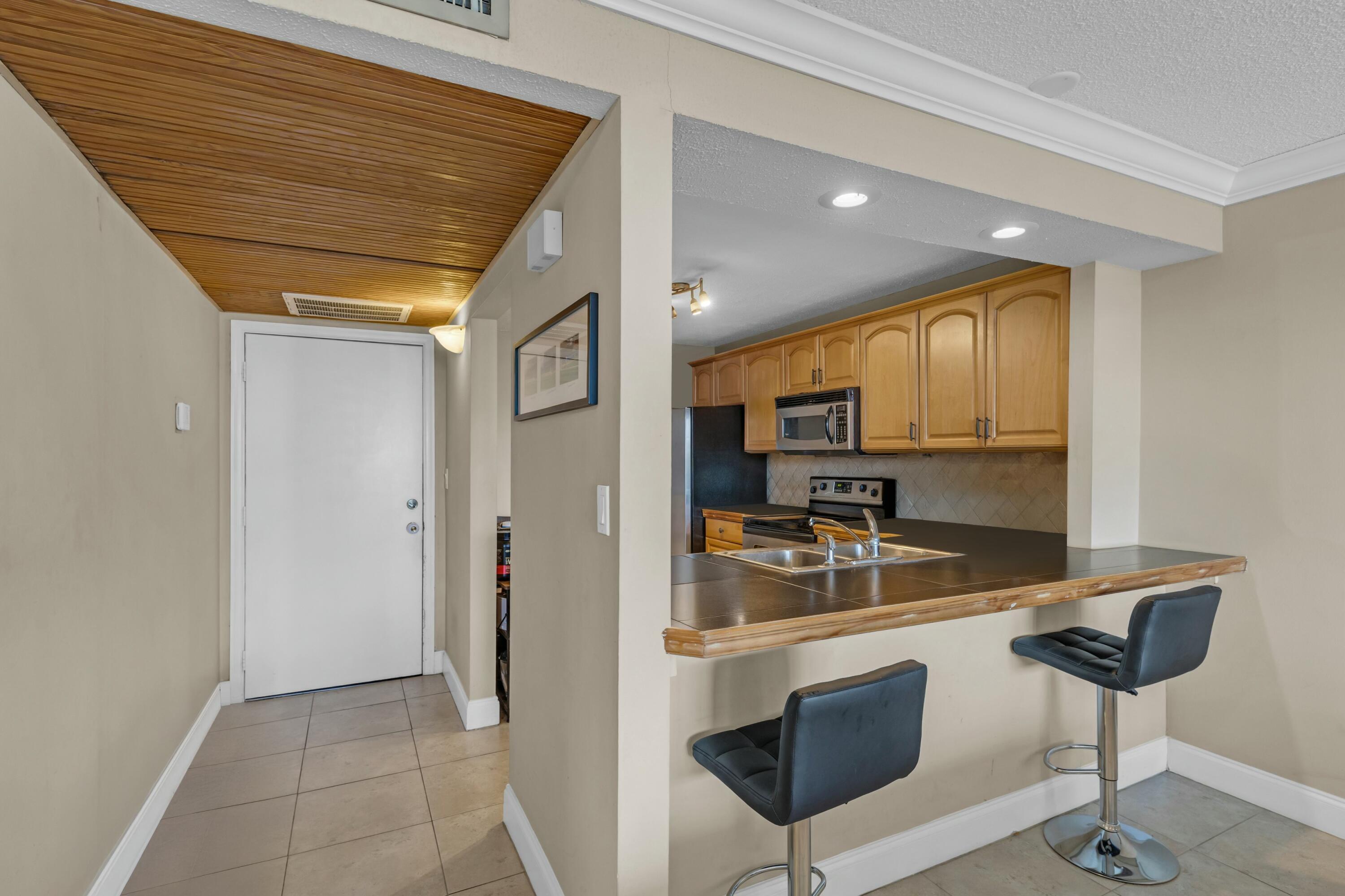 6 ROYAL PALM Way 307
