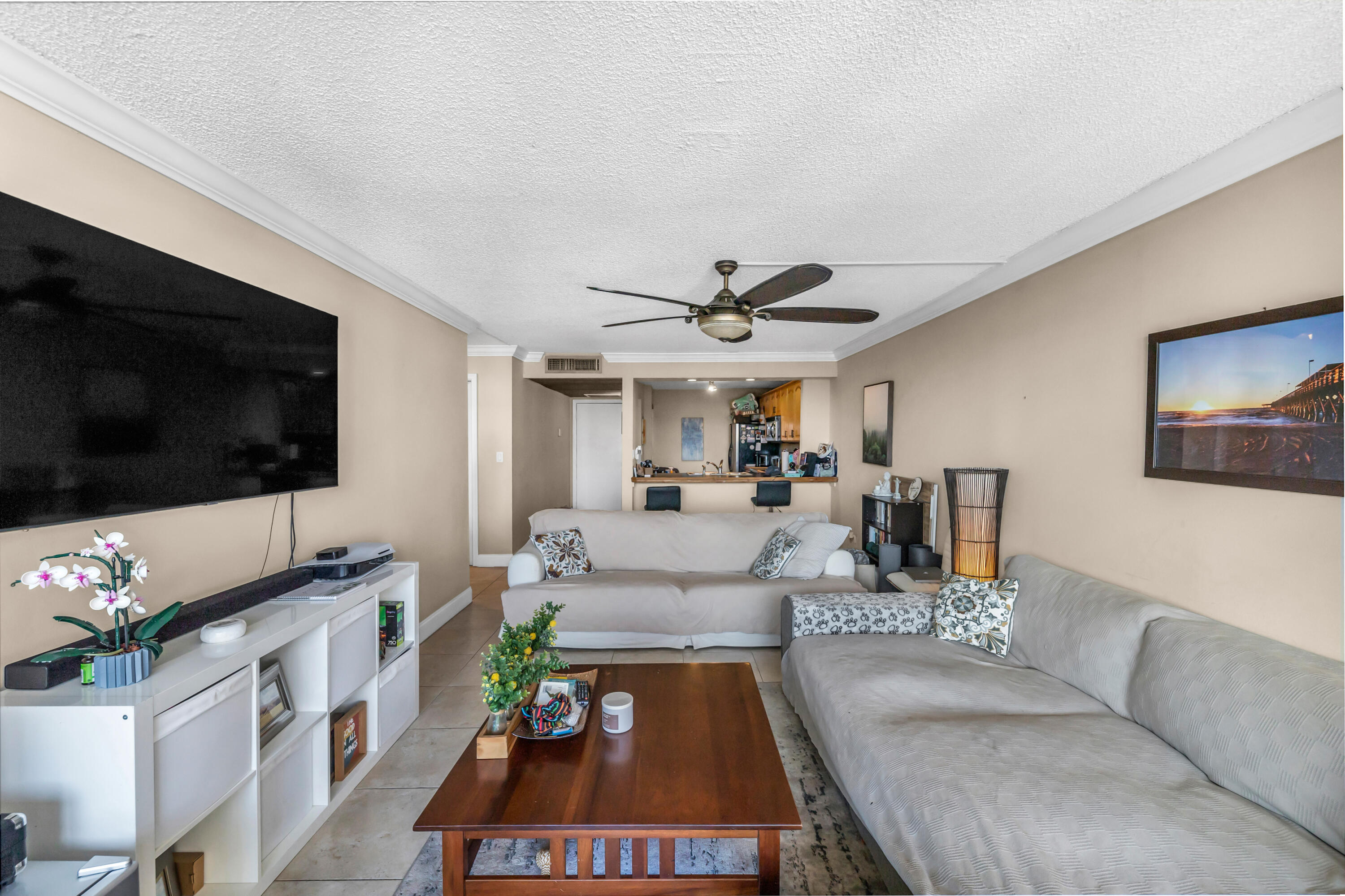 6 ROYAL PALM Way 307