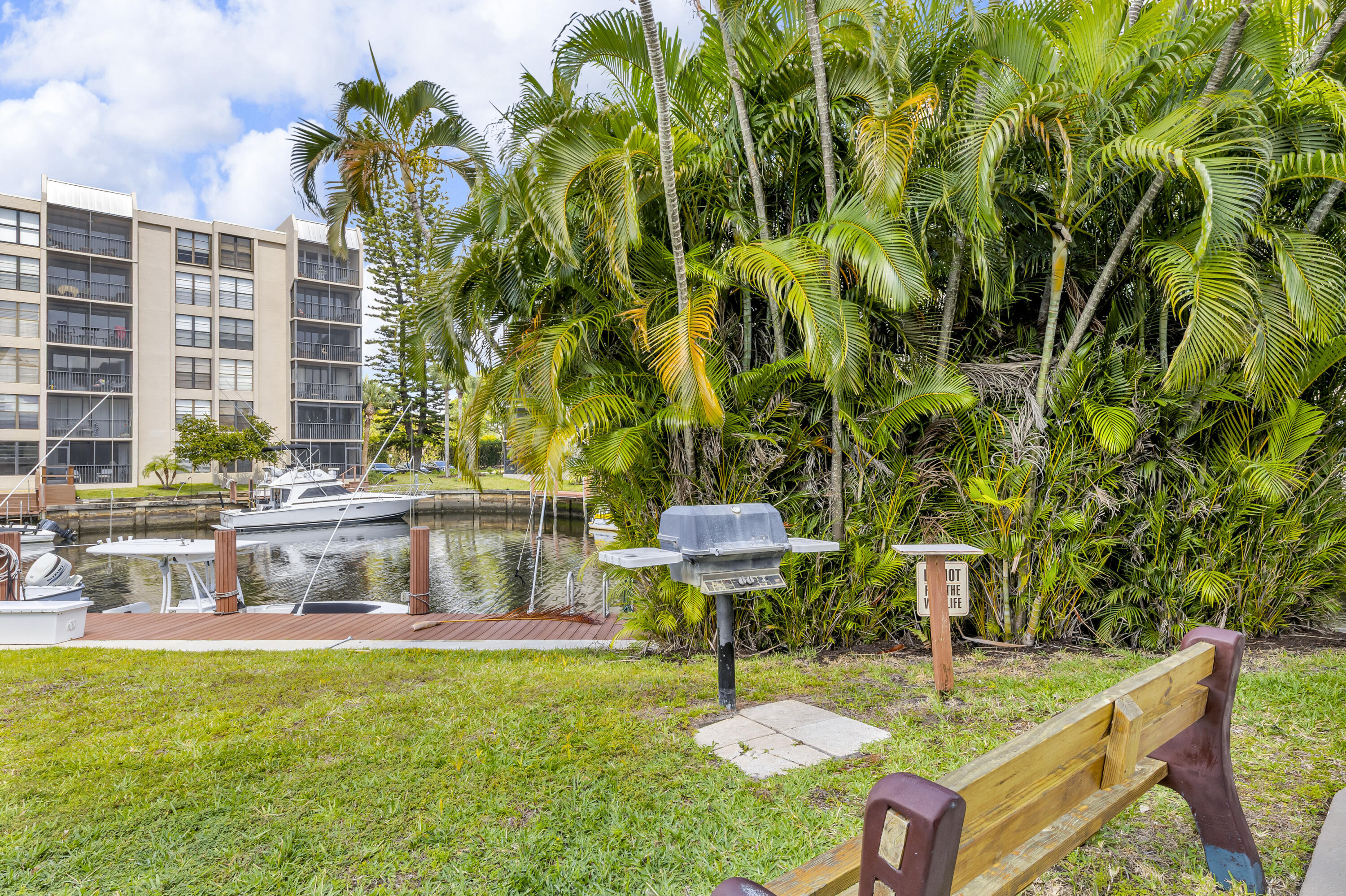 6 ROYAL PALM Way 307