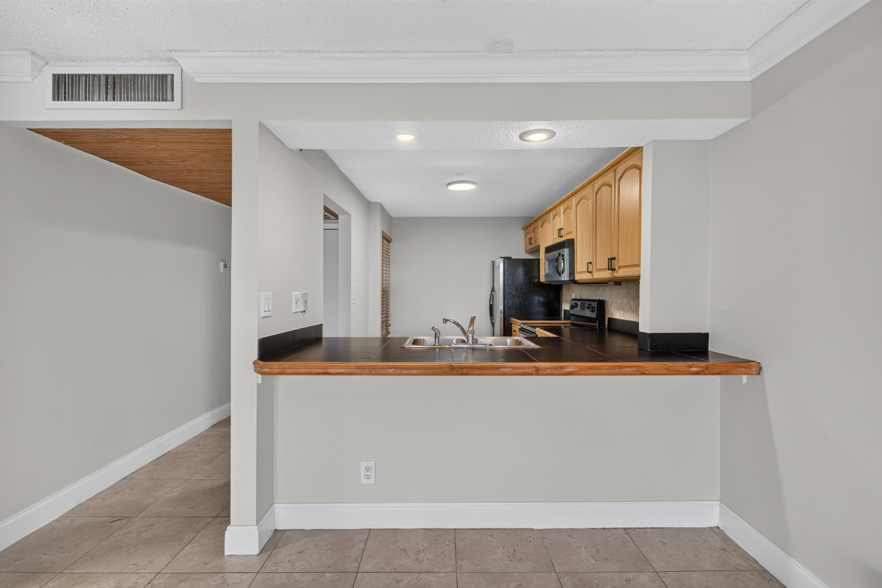 6 ROYAL PALM Way 307