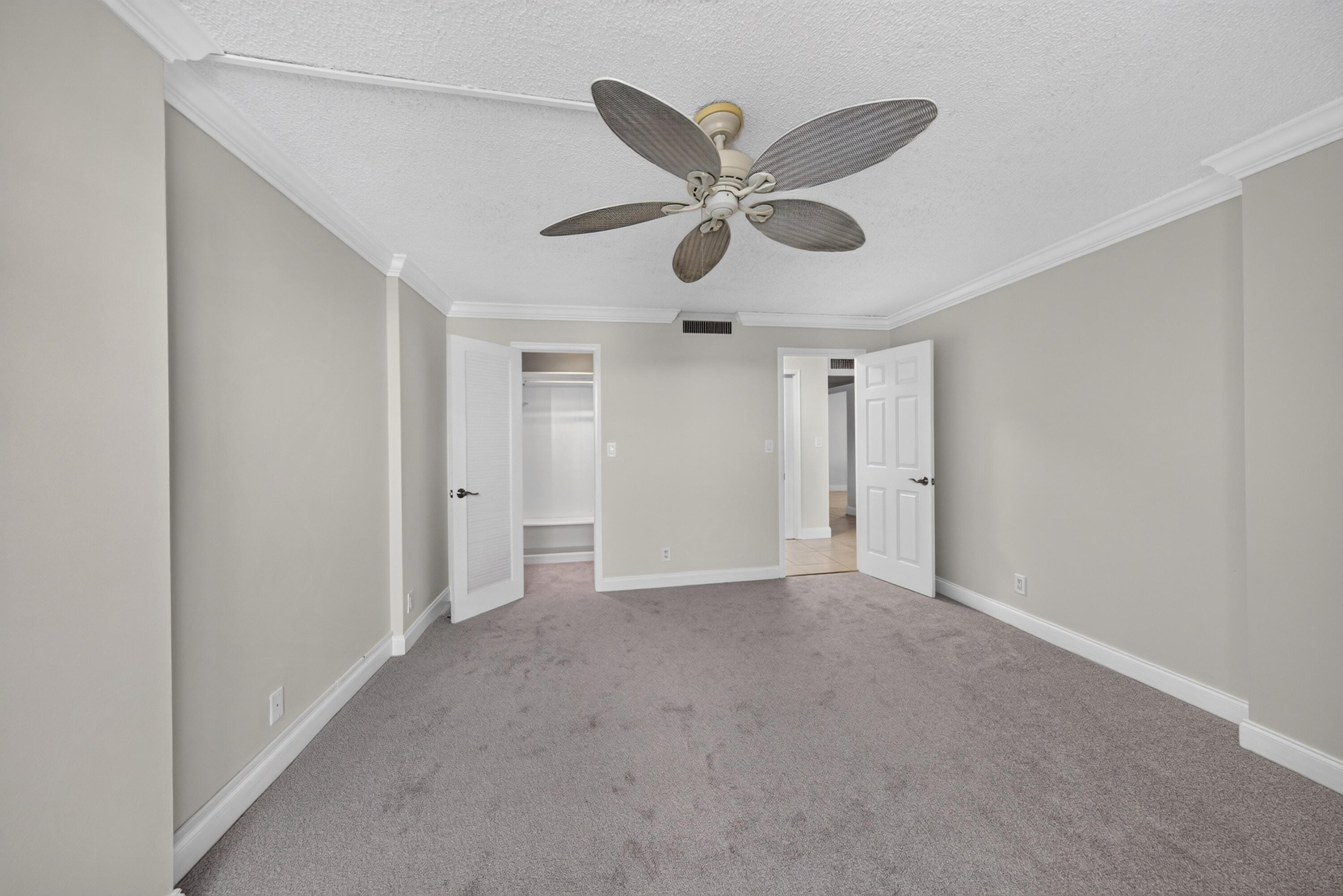 6 ROYAL PALM Way 307