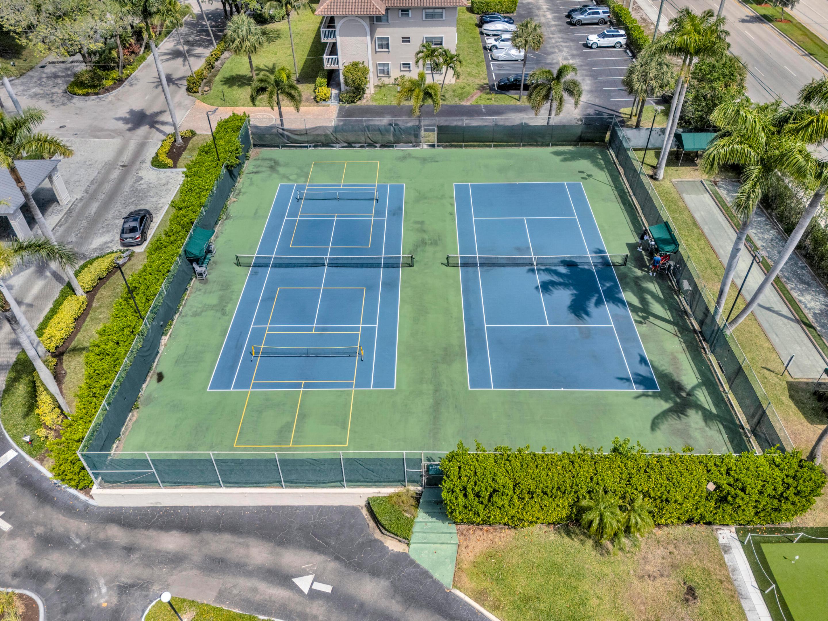 6 ROYAL PALM Way 307