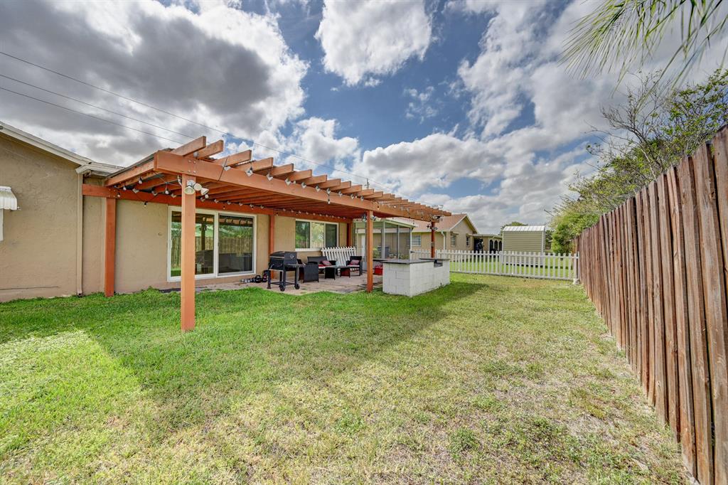 6596 Westwood Boulevard W