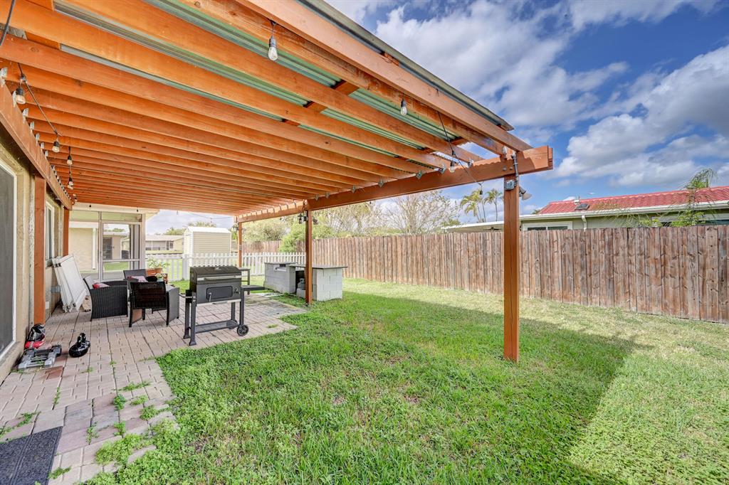 6596 Westwood Boulevard W