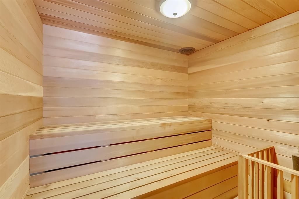 2251 NE 66th Street Unit: 1601