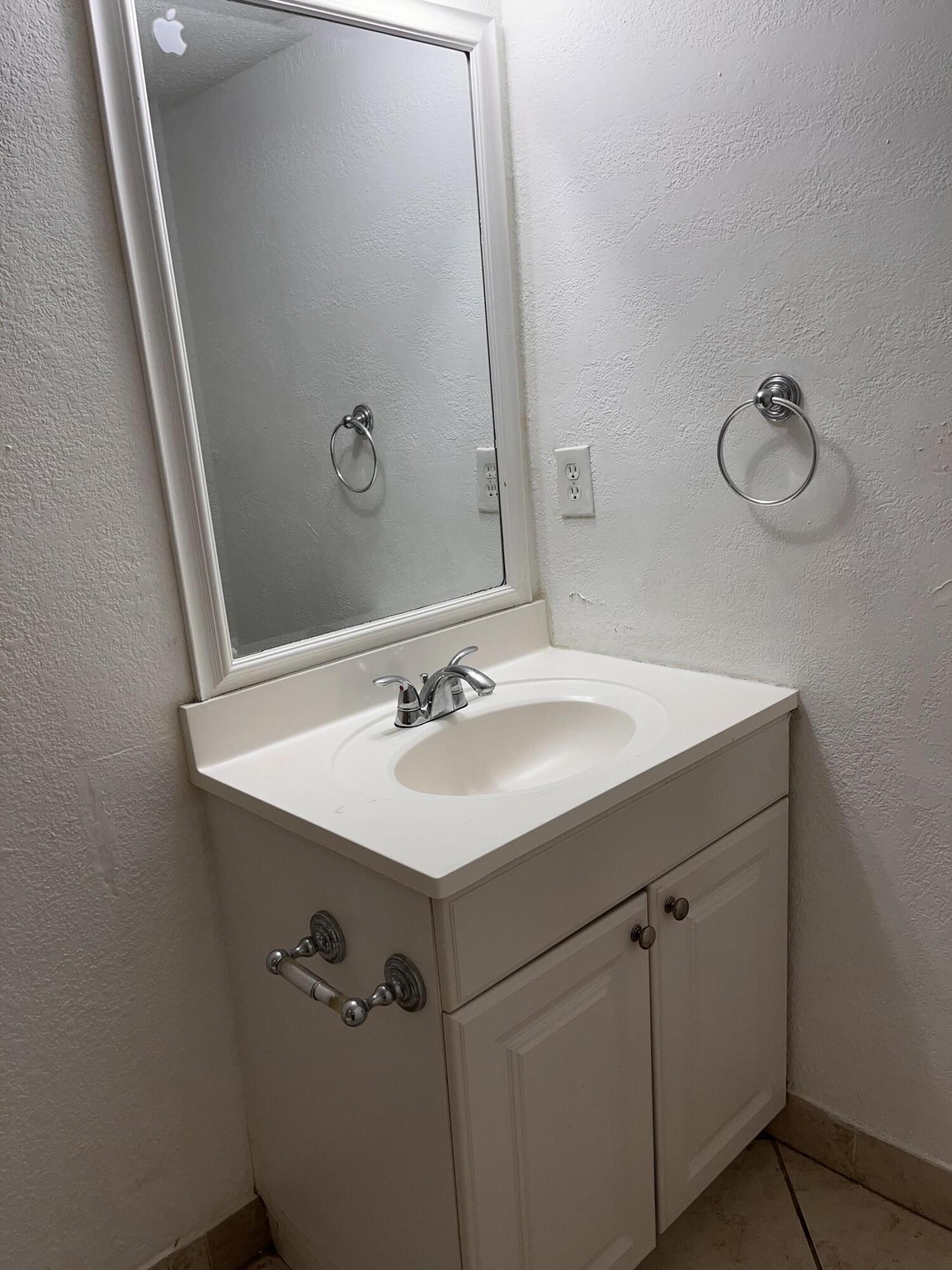 208 Wimbledon Lake Drive Unit: 208