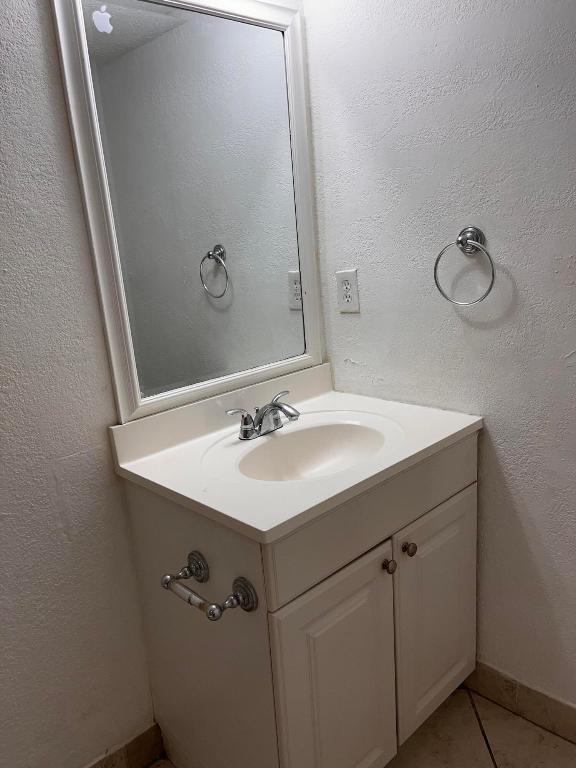 208 Wimbledon Lake Drive Unit: 208