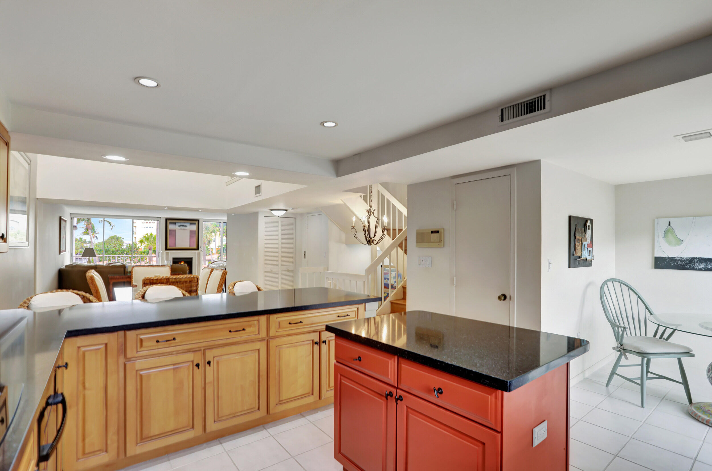 1222 Hillsboro Mile Unit: 17