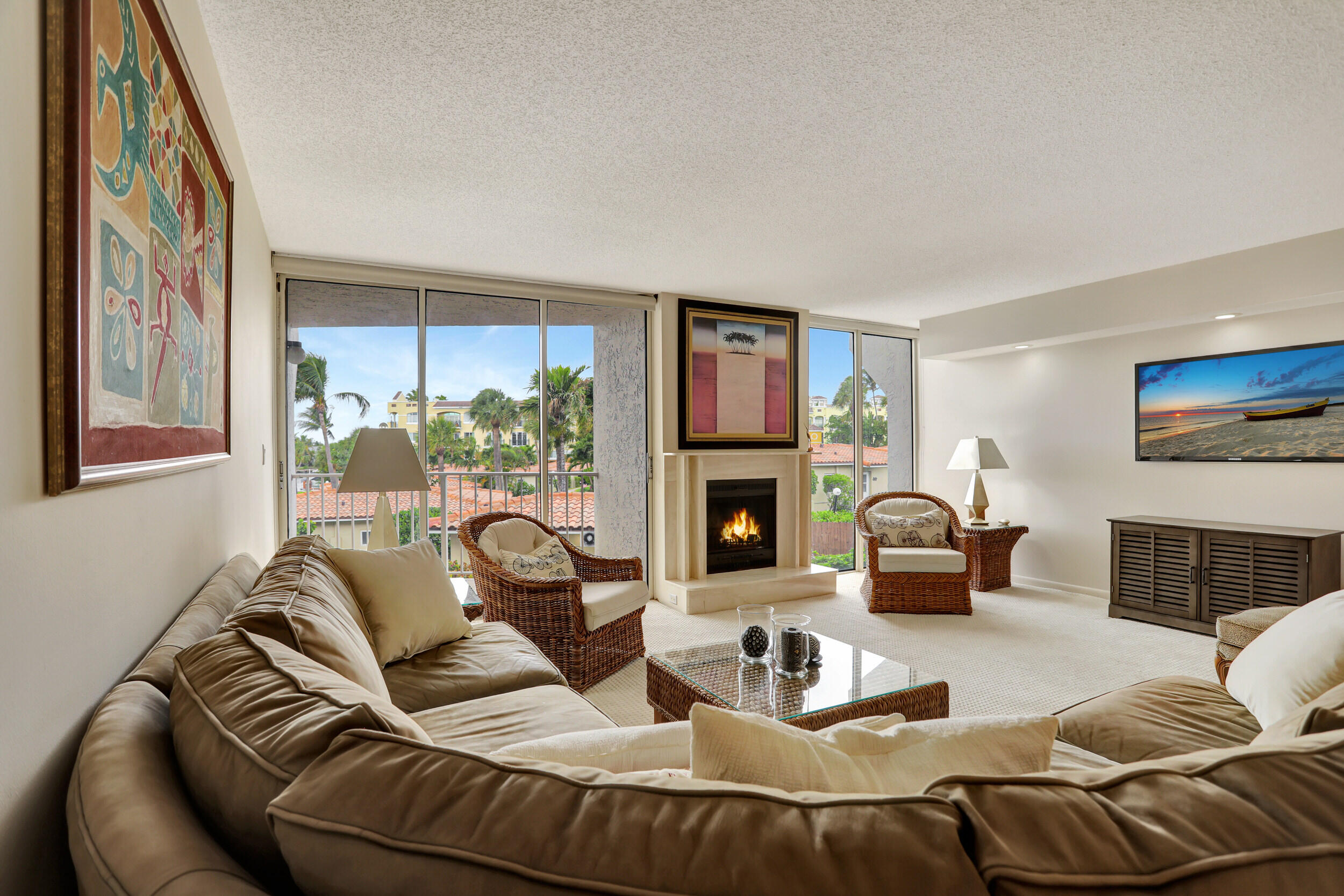 1222 Hillsboro Mile Unit: 17