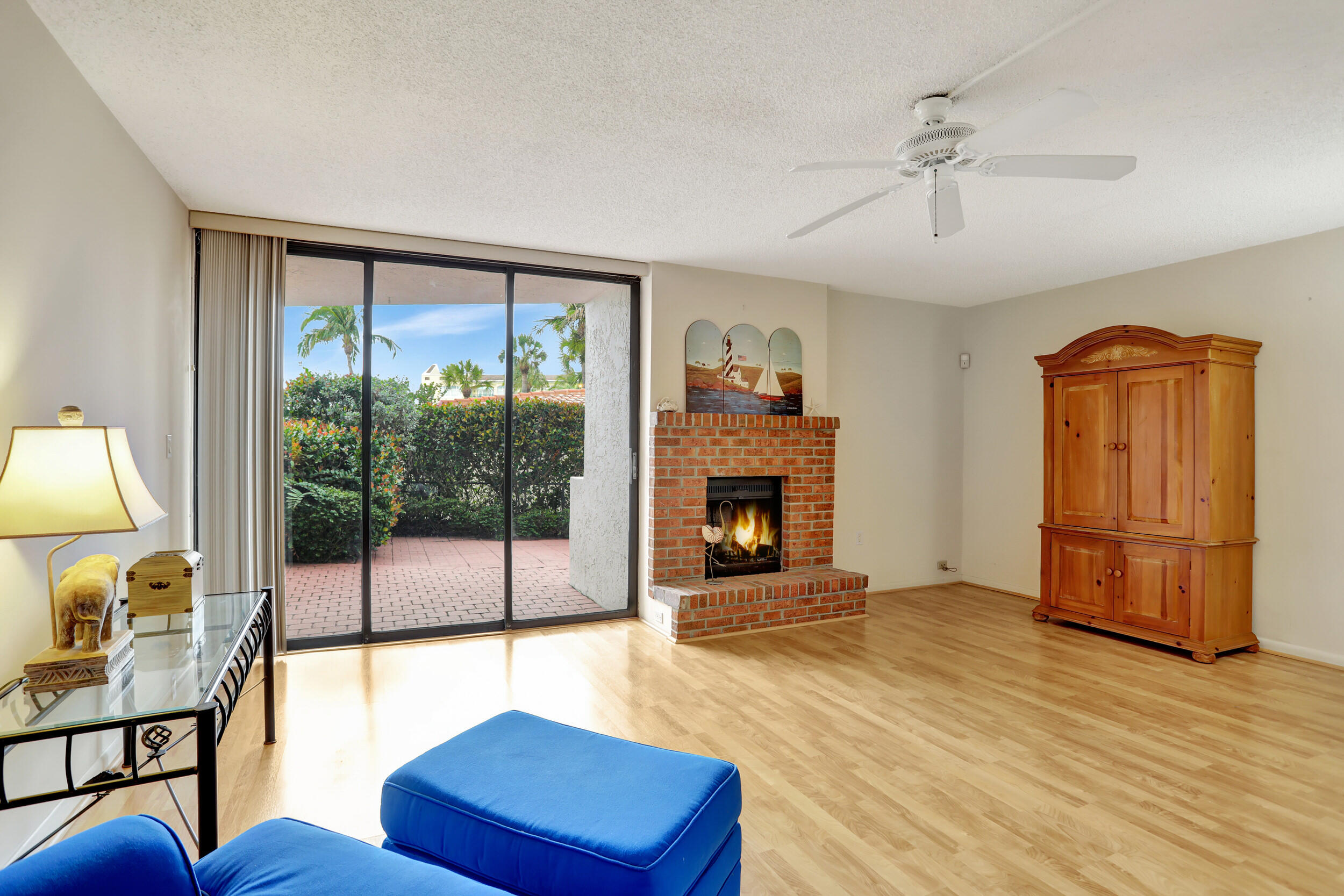 1222 Hillsboro Mile Unit: 17