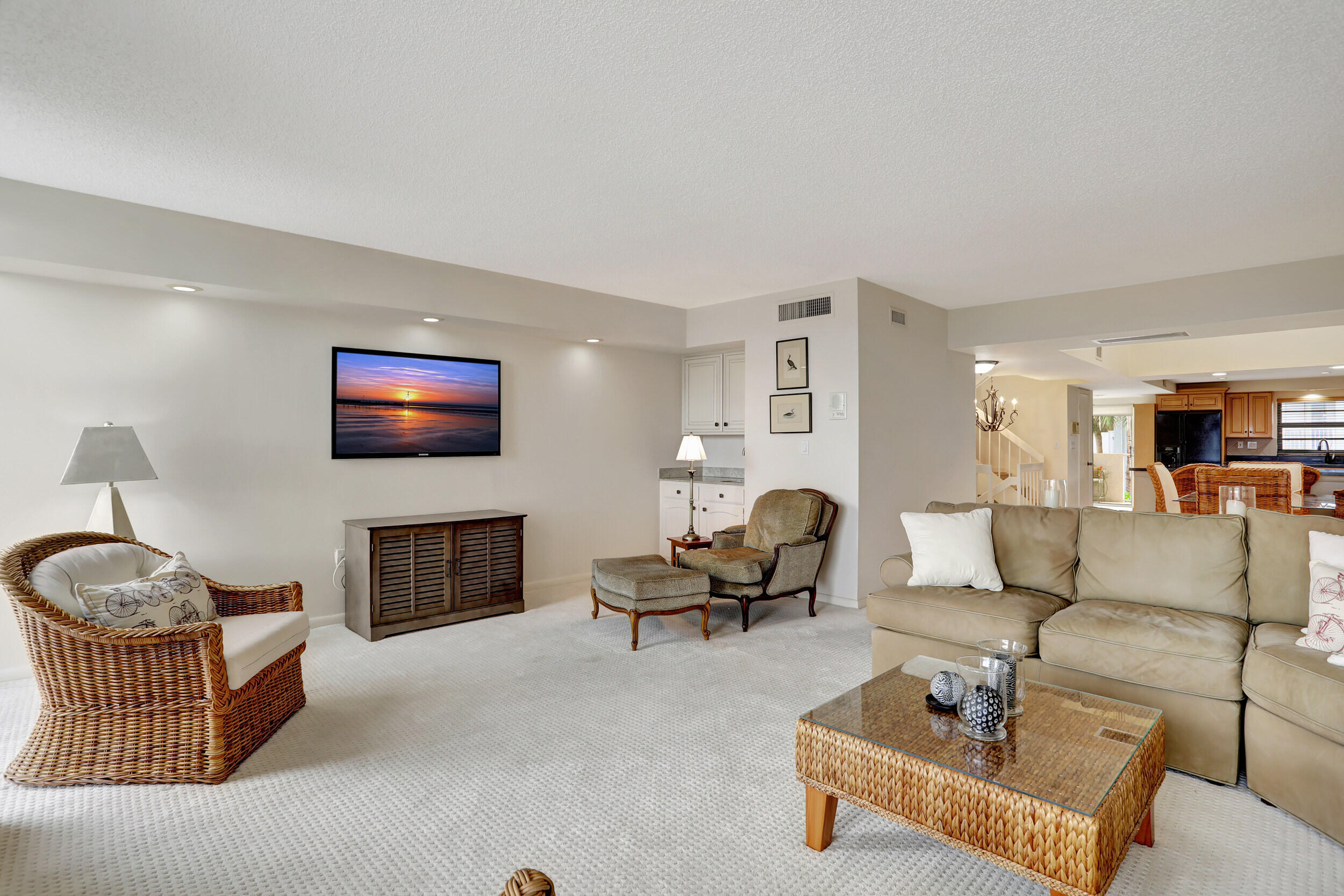 1222 Hillsboro Mile Unit: 17