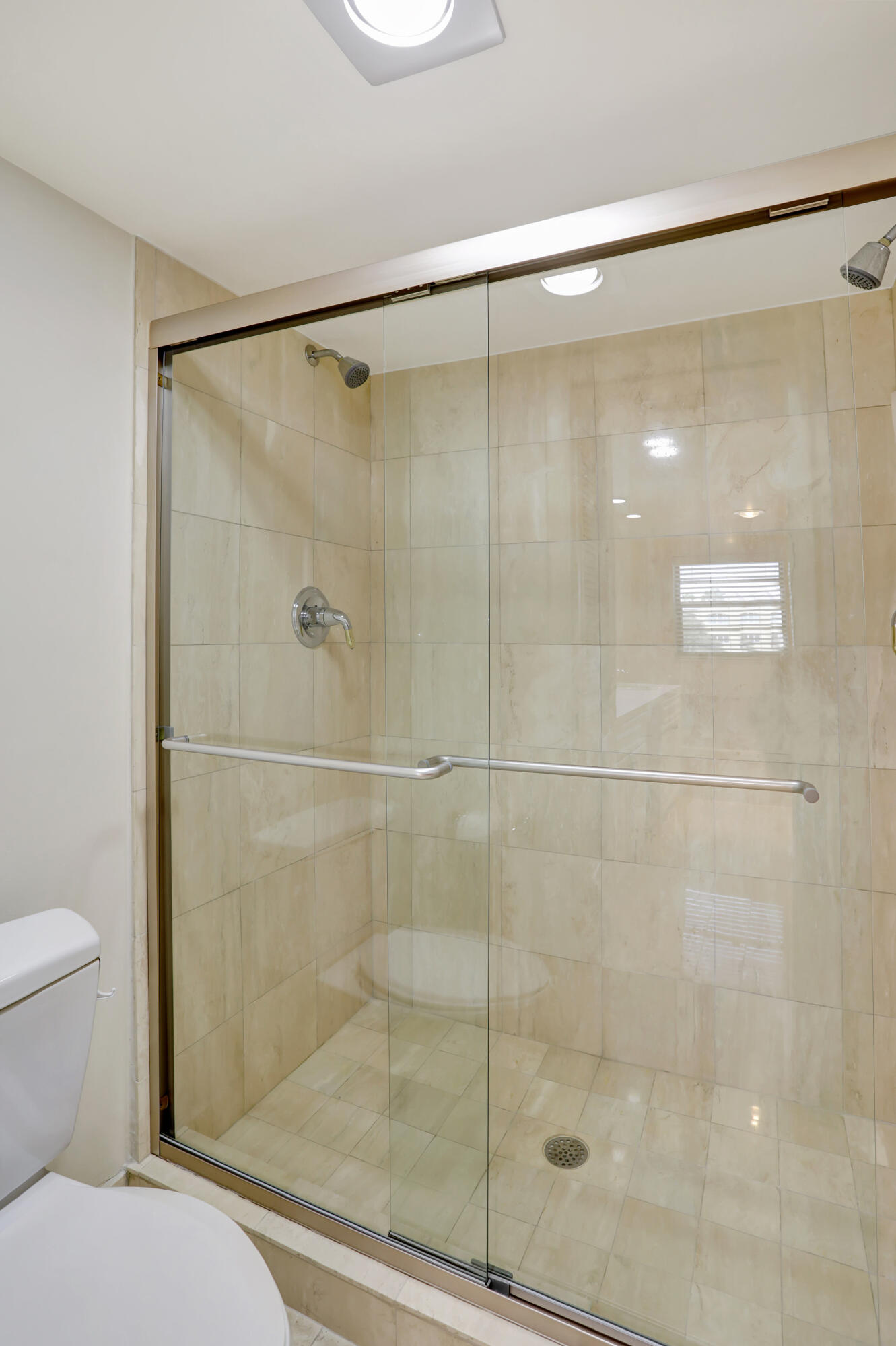 1222 Hillsboro Mile Unit: 17