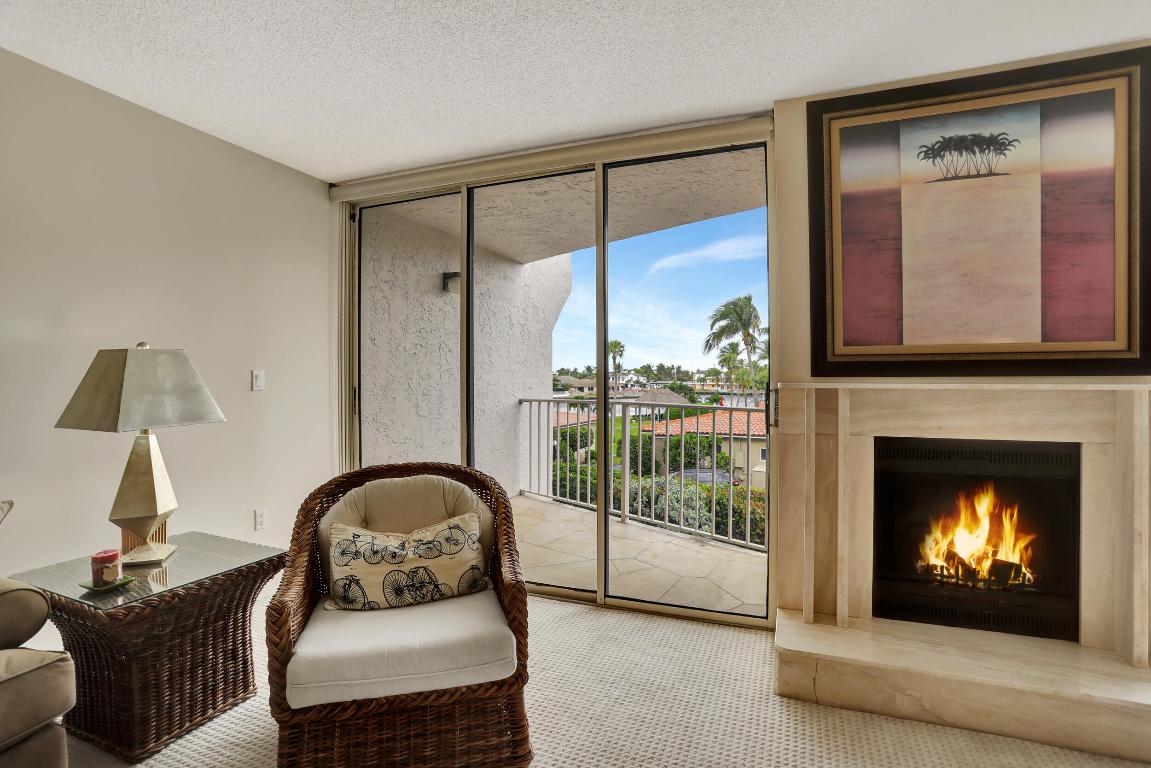 1222 Hillsboro Mile Unit: 17